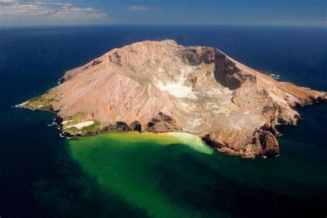 whakaari_-_white_island_volcano_in_new_zealand_20061112_a-a - Affordable Granite Surrey Ltd