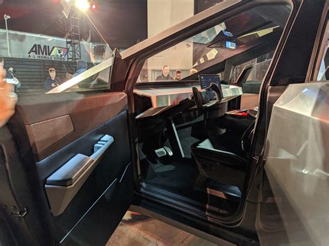 20191121-tesla-cybertruck-driving-seat - TESLARATI