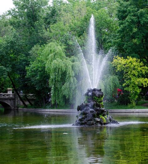 Lake fountain stock image. Image of flowers, fountain - 41242179