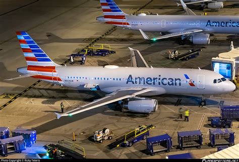 N604AW American Airlines Airbus A320-232 Photo by Ricky Teteris | ID ...