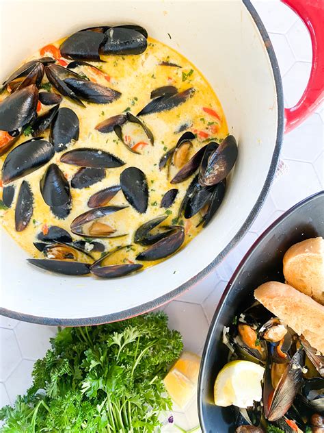 Mussels in Garlic Cream Sauce - Eat Like Erin