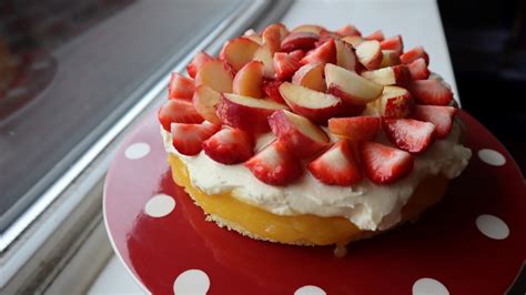 Recipe: Summer Fruit Cake with Cream Cheese – Books Baking and Blogging