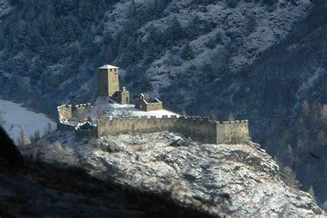 Another castle in the Aosta Valley: Graines. : r/castles