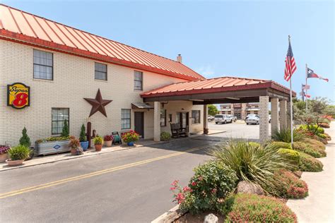 Super 8 by Wyndham Fredericksburg | Fredericksburg, TX Hotels