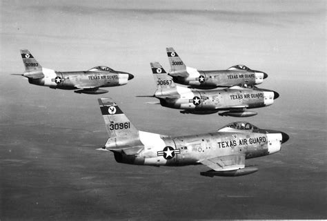 ELIGE ¿ MIG-17 "Fresco A" o F-86D Sabre ? TEN en cuenta las VERSIONES ...