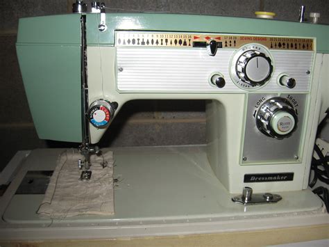 Dressmaker brand sewing machine | Sewing machine, Sewing, Dressmaking