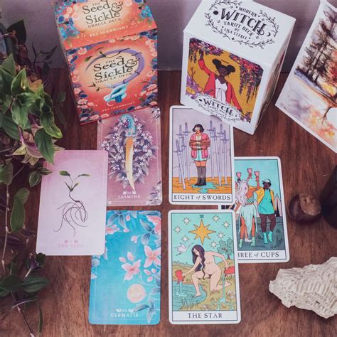 What's the difference between Tarot and Oracle decks? - Liminal 11