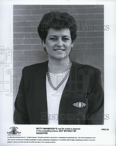 1990 Press Photo Betty Mahmoody's in "Not Without My Daughter" - RSL83 ...