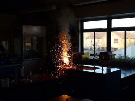 Thermite Reaction - Instructions and Chemistry