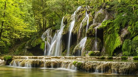 Fonds d'ecran 1366x768 France Chute d'eau Franche-Comte Nature télécharger photo