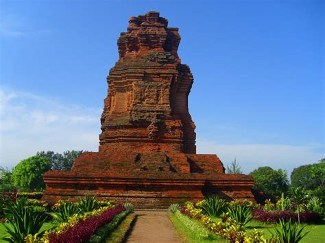 Bajangratu , the fantastic east java temples - most temple