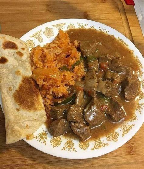 Carne Guisada with flour tortillas - the kind of cook recipe