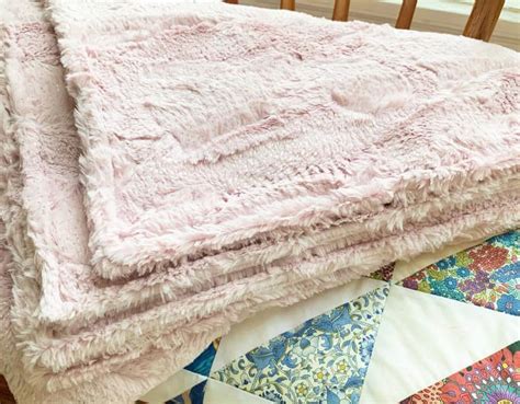 Easy Dreamy Cuddle Blanket – Clover Needlecraft