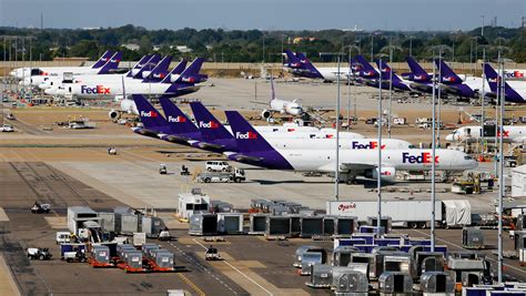 FedEx worker dies in forklift accident at Memphis hub, police say