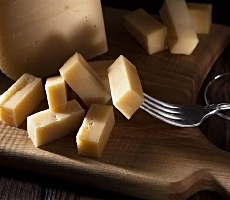 Fontina Cheese Substitutes (How To Use Them) | Treat Dreams