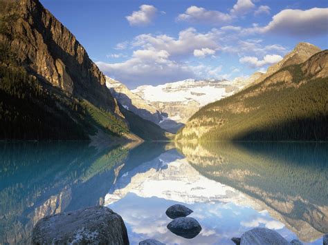 Victoria-Glacier-Lake-Louise-Banff-National-Park-Alberta-Canada