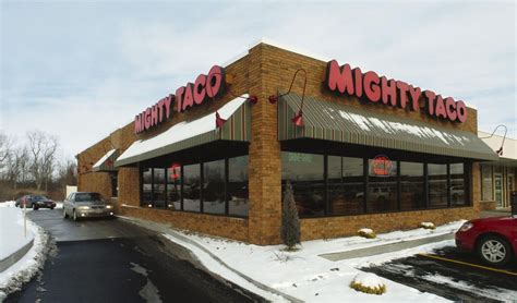 Islanders storm Mighty Taco’s grand opening | Lifestyles | niagara-gazette.com