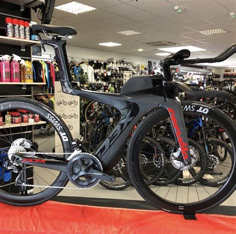 CERVELO P3X ULTEGRA DI2 DISC TT/TRIATHLON BIKE WITH CARBON WHEELS 2020 - VeloScout