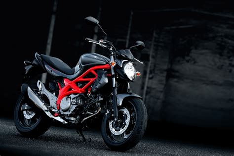 SUZUKI SFV650 Gladius (2014-2015) Specs, Performance & Photos ...