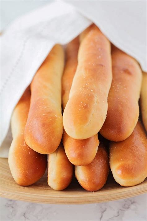 Olive Garden Breadsticks {A Perfect Copy!} +VIDEO | Lil' Luna