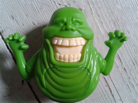 Halloween Review : Opening A Case Of Ghostbusters Slimer Edible ...