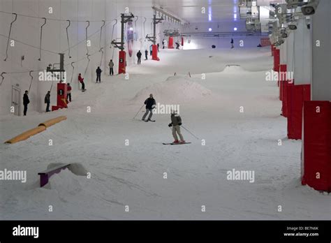 Indoor skiing milton keynes hi-res stock photography and images - Alamy