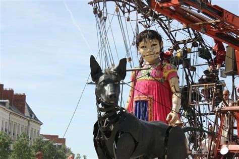 Royal de Luxe - Nantes La petite géante & el xolo | Nantes, Les geants ...