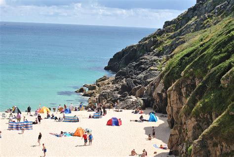 Cornwall: A Guide To Britain’s Stunning Seasides and Beaches • Beyond Words