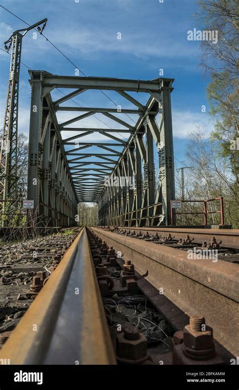 Steel frame railway bridge Stock Photo - Alamy