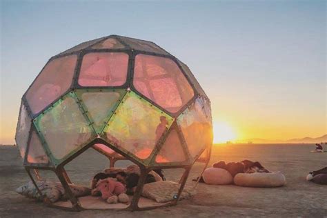 Geodesic dome, Light art, Geometric construction