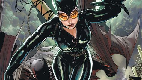 HD Wallpaper of Catwoman: A Fierce Icon from DC Comics