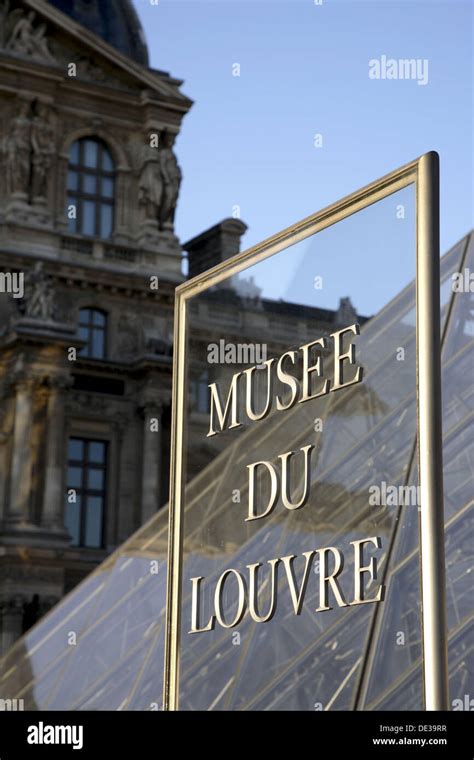 Louvre museum entrance sign paris hi-res stock photography and images ...