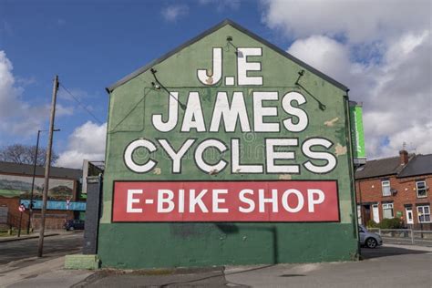 J.E James Cycles in Sheffield Editorial Stock Image - Image of cycles, store: 243253009