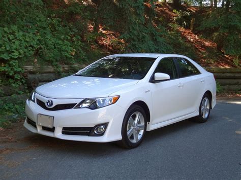 2014 Toyota Camry Hybrid SE Road Test Review | The Car Magazine