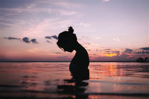 silhouette photography, girl, sunset, sea, dark water - Magic4Walls.com | Silhouette photography ...