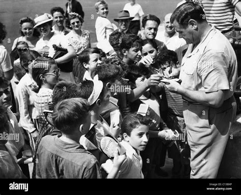 Babe ruth signing autograph hi-res stock photography and images - Alamy