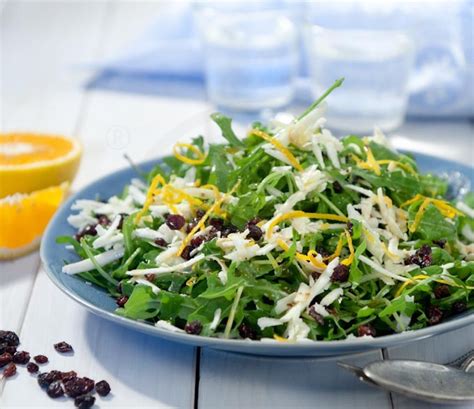 Arugula / rocket salad with melichloro cheese - Recipes