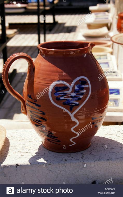 TRADITIONAL CRETAN POTTERY. CRETE. MEDITERRANEAN GREEK ISLAND. EUROPE Stock Photo - Alamy