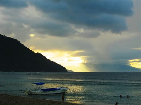 the viewing deck: Puerto Galera Solo Beachbumming