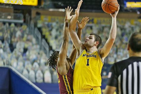 Michigan basketball near the top of too-early rankings for next season ...