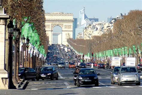 Avenue des Champs-Élysées, Paris - French Moments