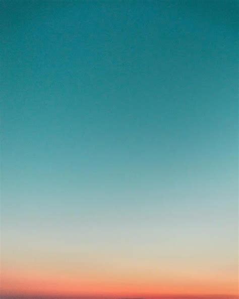 Beautiful, Minimal Photographs Of Sunsets For Color Inspiration | Sunrise colors, Sunset photos ...
