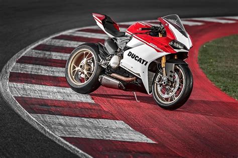 Ducati 1299 Panigale (2015-2017) Review, Specs & Prices