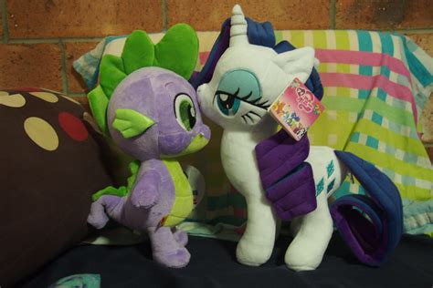 Rarity kisses Spike by Dynasty-Dawn on DeviantArt