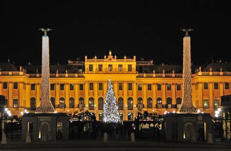 Schoenbrunn Palace Christmas Market - Vienna - Reviews of Schoenbrunn ...