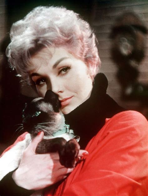 20 Lovely Photos of Kim Novak With Her Cat Pyewacket in “Bell, Book, And Candle” (1958 ...