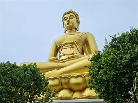 Biggest Golden Buddha Statue in Bangkok – tripAtrek Travel