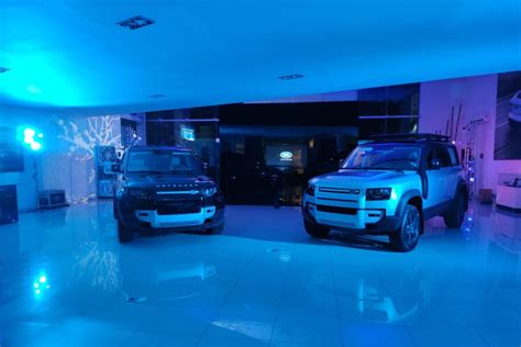 Mexican Dealer Pumps Up Land Rover Defender Intro With CHAUVET DJ ...