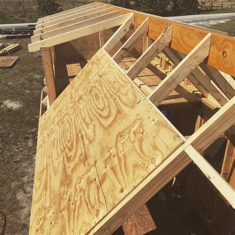 FIRST SHEET OF PLYWOOD ON THE ROOF! #sheathing #framing Residential Roofing, Roof Structure ...