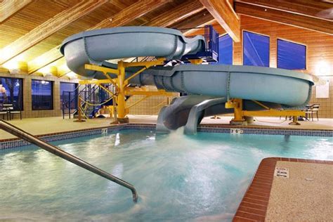 TOP 8 Hotels with Waterparks in Minnesota + Family Hotels!